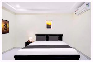 Hotel Mahabodhi Residency Near Railway Station-Fully Air Conditioning Hotel - Luxury & Spacious Room- A Top Rated Hotel