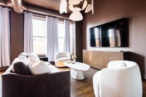 Hollyhock Suite 501: 4 bed2 bath with soaking tub