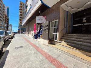 Apt 4 quartos com ar condicionado e garagem a 130m da praia em Itapema Meia Praia