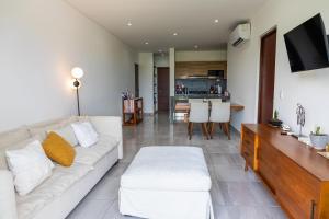 Long Island, Madison - Modern Retreat with Pool in Cancún