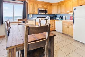 ML246 Spacious Condo Mtn & Lake views fireplace