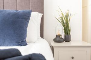 Warrington House, driveway parking and WiFi!