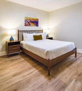 Aurora Lite - Brand new suite with private entrance