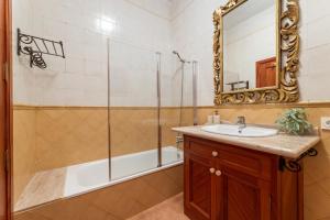 Refugio del Volcán by Tropical Host