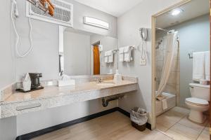 Super 8 by Wyndham Ontario