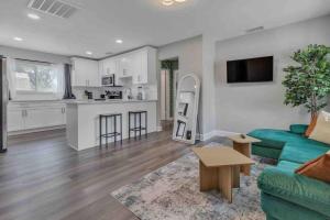 South Tampa 3BR with Backyard that Sleeps 10