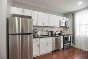 Large and Sunny 1BR - Center City - Sleeps 4