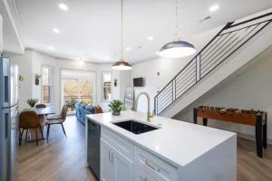 2BR - Across from Fairmount Park -10 mins to DT