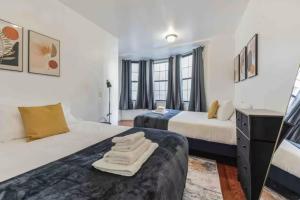 Across from Convention Center 4F - Sleeps 6 - 4F