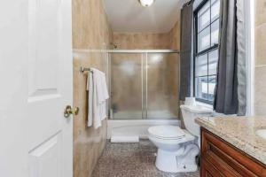 Across from Convention Center 4F - Sleeps 6 - 4F
