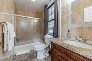 Across from Convention Center - Sleeps 6 - 3F