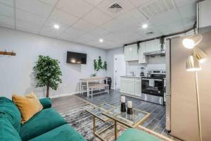 BRAND NEW Modern 2BR - Heart of Center City