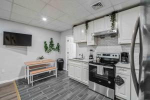 BRAND NEW Modern 2BR - Heart of Center City