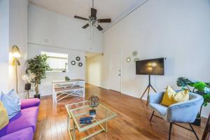 Large and Sunny 1BR Located Near Rittenhouse Square