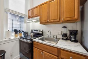 Charming Studio in the Heart of Center City with Fast WiFi
