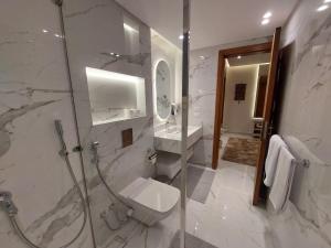 A6 Luxury in the finest neighborhood of Mohandessin