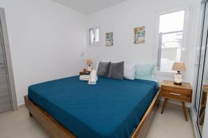 Modern 2BR Condo with Pool 10min walk to Beach - Caribbean Rose