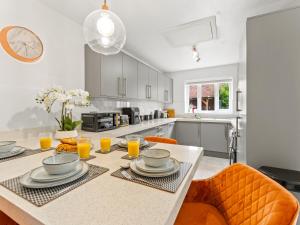 ST Helens 5 beds 3bath Fast WIFI Parking