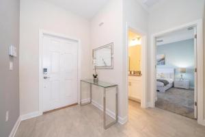 Stunning Retreat Townhouse 4 Beds and 10 Mins to Disney With Pool