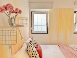 Curious Crow 1 studio with patio by Homeful Homes