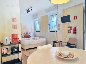 Curious Crow 1 studio with patio by Homeful Homes