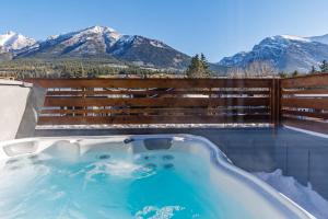 Aurora Lights - Luxe Townhouse Private Hot Tub