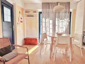 Curious Crow 1 studio with patio by Homeful Homes