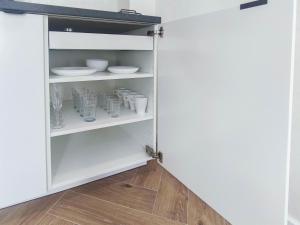 ALFA Stuttgart Doppelzimmer Teeküche Porsche Bosch l Gemeinschaftsbad WIFI SmartTV l Double room with kitchenette and shared bathroom BS21A7