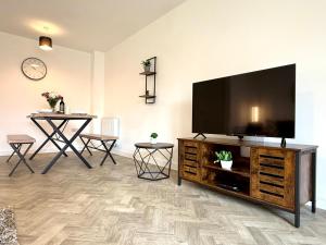 3 Bedroom House By Comfy Nest Contractors Accommodation Wellingborough With Parking, WiFi