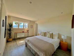 Casanova, villa with Barcelonas skyline