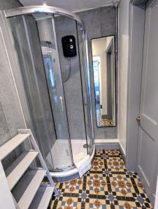 Private Ensuite Room