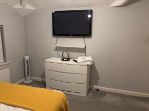 4 Bed House-Sleeps 7-Free Parking