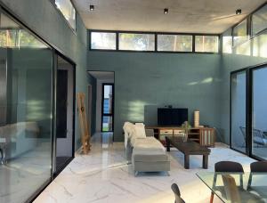 VILLAROBLES bosque y playa