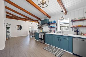 Vacation home with private pool and game room, minutes from the beach