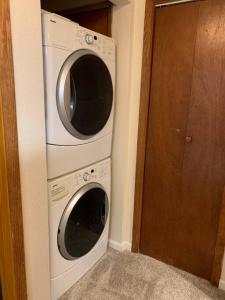 Moose 2 bedroom lower, close to downtown