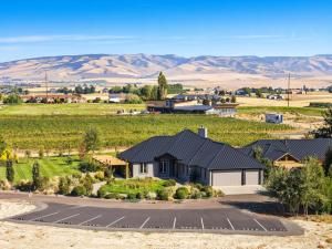 Vineyard Main House -10 acre Vineyard