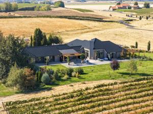 Vineyard Main House -10 acre Vineyard