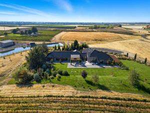 Vineyard Main House -10 acre Vineyard