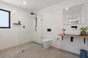 The Derby Cabin Stay! NEW HOT TUB!