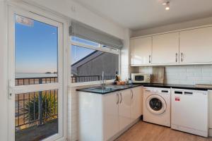 Sea View Apartment - Sea Front Apartment