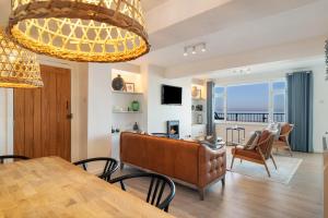 Sea View Apartment - Sea Front Apartment