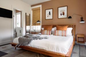 Penthouse In 12 South With Balcony, Near Broadway!