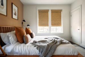 Penthouse In 12 South With Balcony, Near Broadway!