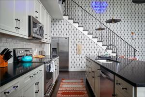 12 South Penthouse, Coffee, Tacos & City Views!