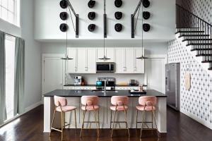 12 South Penthouse, Coffee, Tacos & City Views!