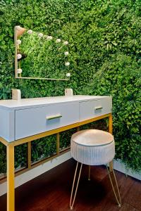 12 South Penthouse, Coffee, Tacos & City Views!