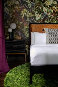 Upscale 12 South Penthouse with 2 Kings, Balcony 1 of 7 Themed Lofts at Cowrite, Find Coffee and Tacos Downstairs, Complimentary Spin Class, Walk to Shopping in 12 South, 10 Minutes to Broadway, Parking, 24 Hr Hospitality