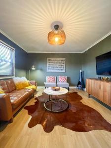 Stylish Modern Apartment in Cameron Village