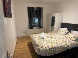 Central London 2BR Flat Ideal for Work & Family