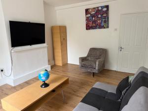 Central London 2BR Flat Ideal for Work & Family